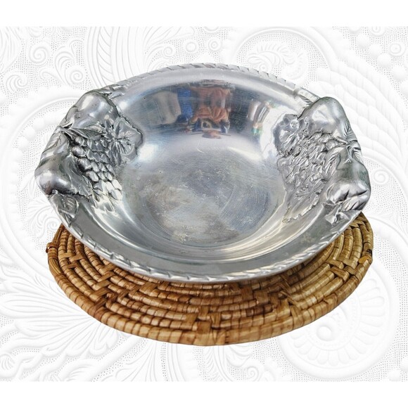 Vtg Pewter Fruit Bowl Raised Grapevine Rope Basket Weave Rim Heavy Catch All - Picture 2 of 11